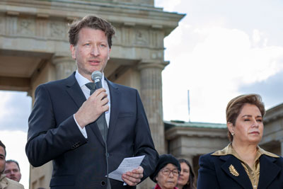 Herrn Kristian Jarmuschek, I.E. Frau Patricia Espinosa Cantellano